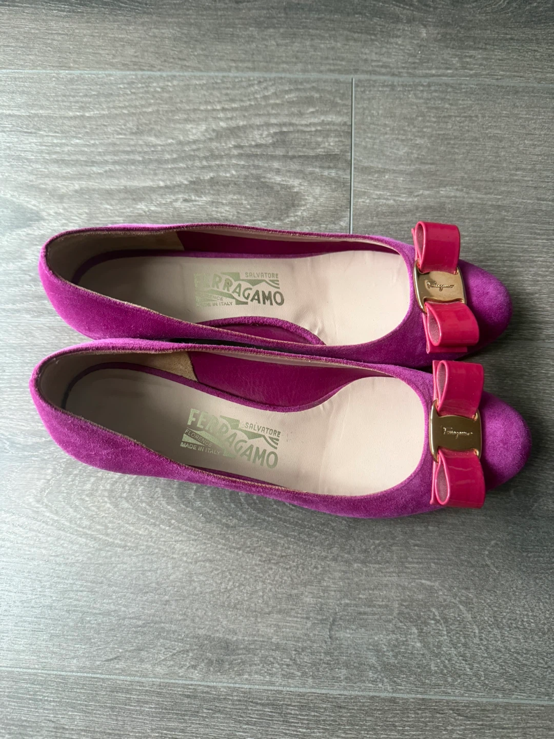 Salvatore Ferragamo Suede Vara Bow Heels - Magenta 37.5 - photo 2