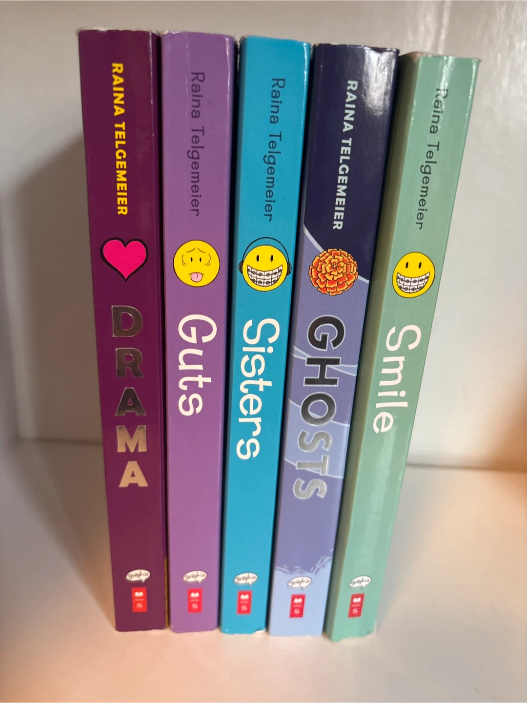 Raina Telgemeier Graphic Novels Collection - photo 2
