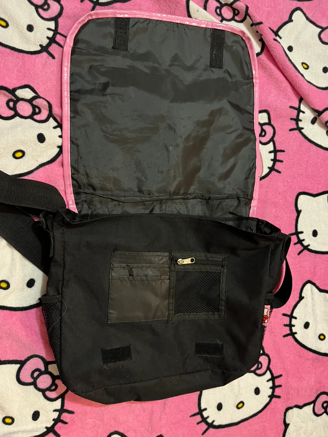 Hello Kitty Messenger Bag with Sequin Face - photo 3