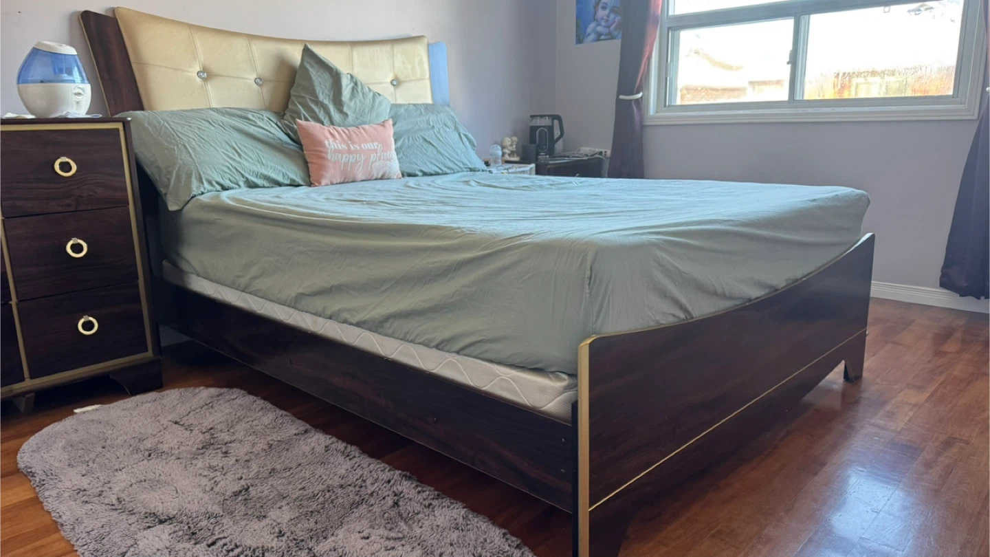 Queen bed with box and mattress - photo 5