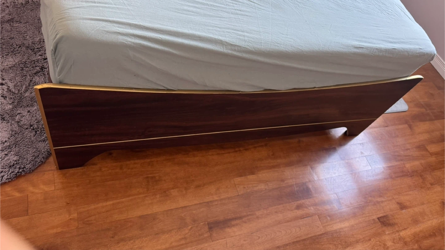 Queen bed with box and mattress - photo 4