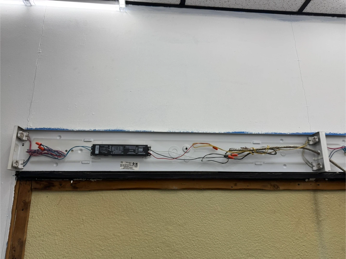 Fixtures with LED T8 LED Tube Lights - 4 ft - photo 4