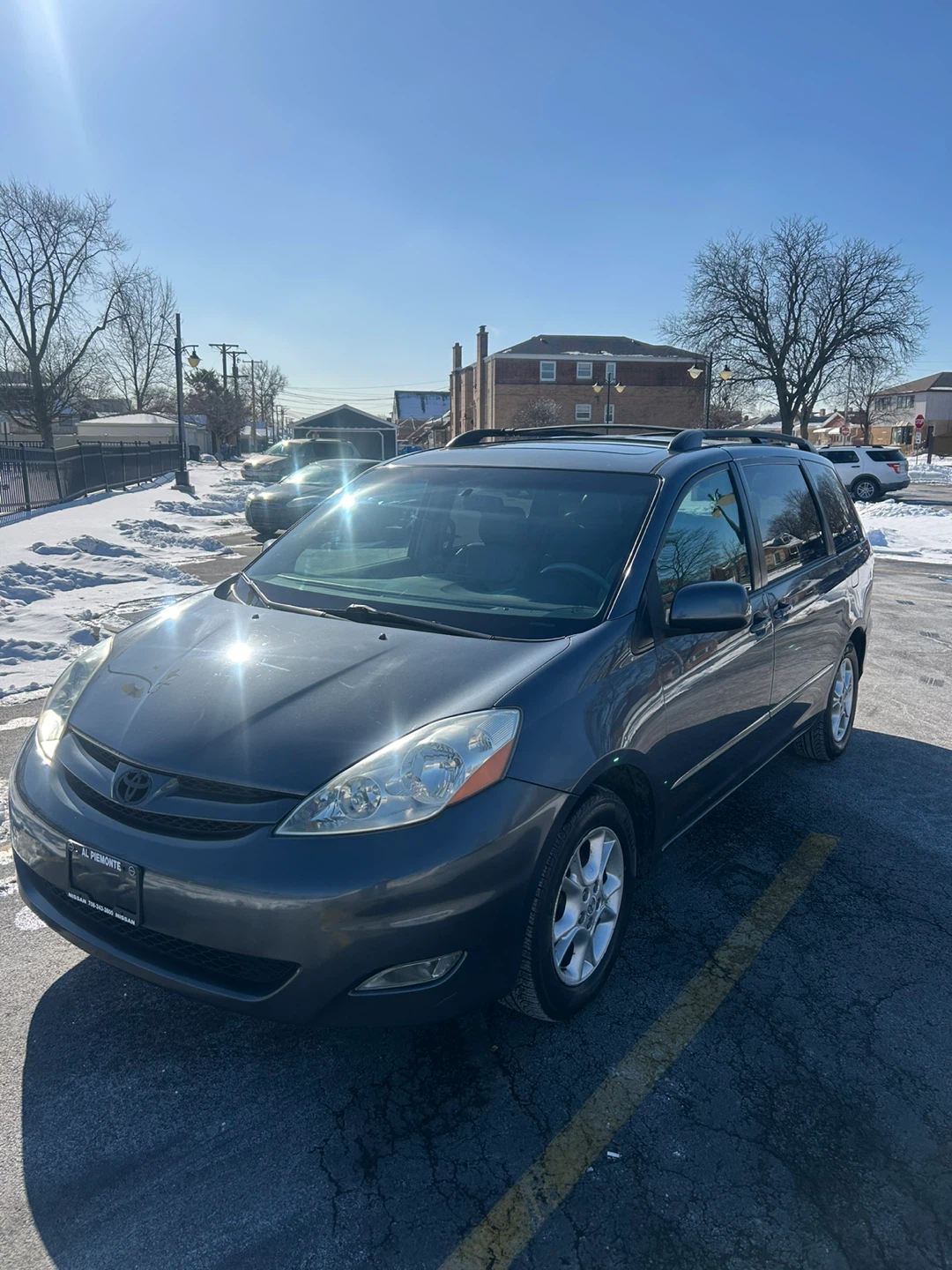 2006 Toyota Sienna XLE Minivan 4D