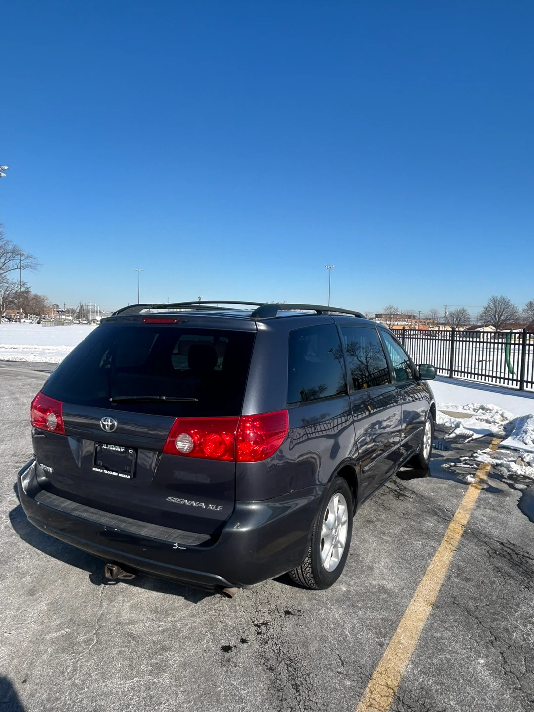 2006 Toyota Sienna XLE Minivan 4D - photo 3