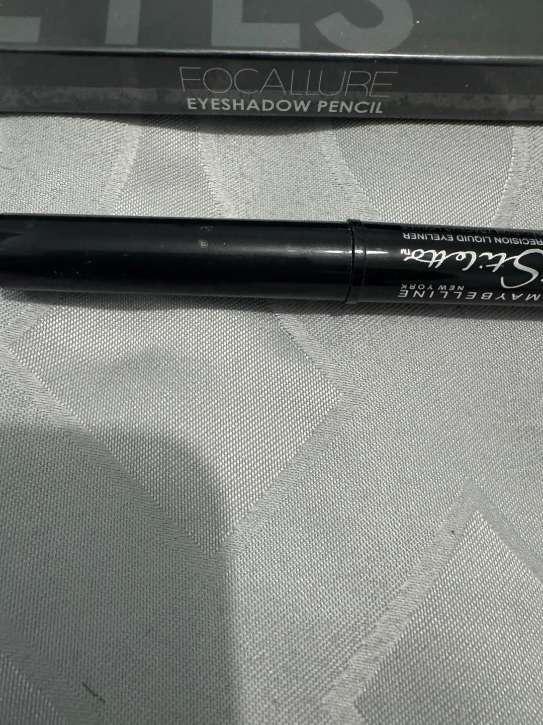 Maybelline Stiletto Liquid Eyeliner & Awrose Eyeshadow Stick - photo 5