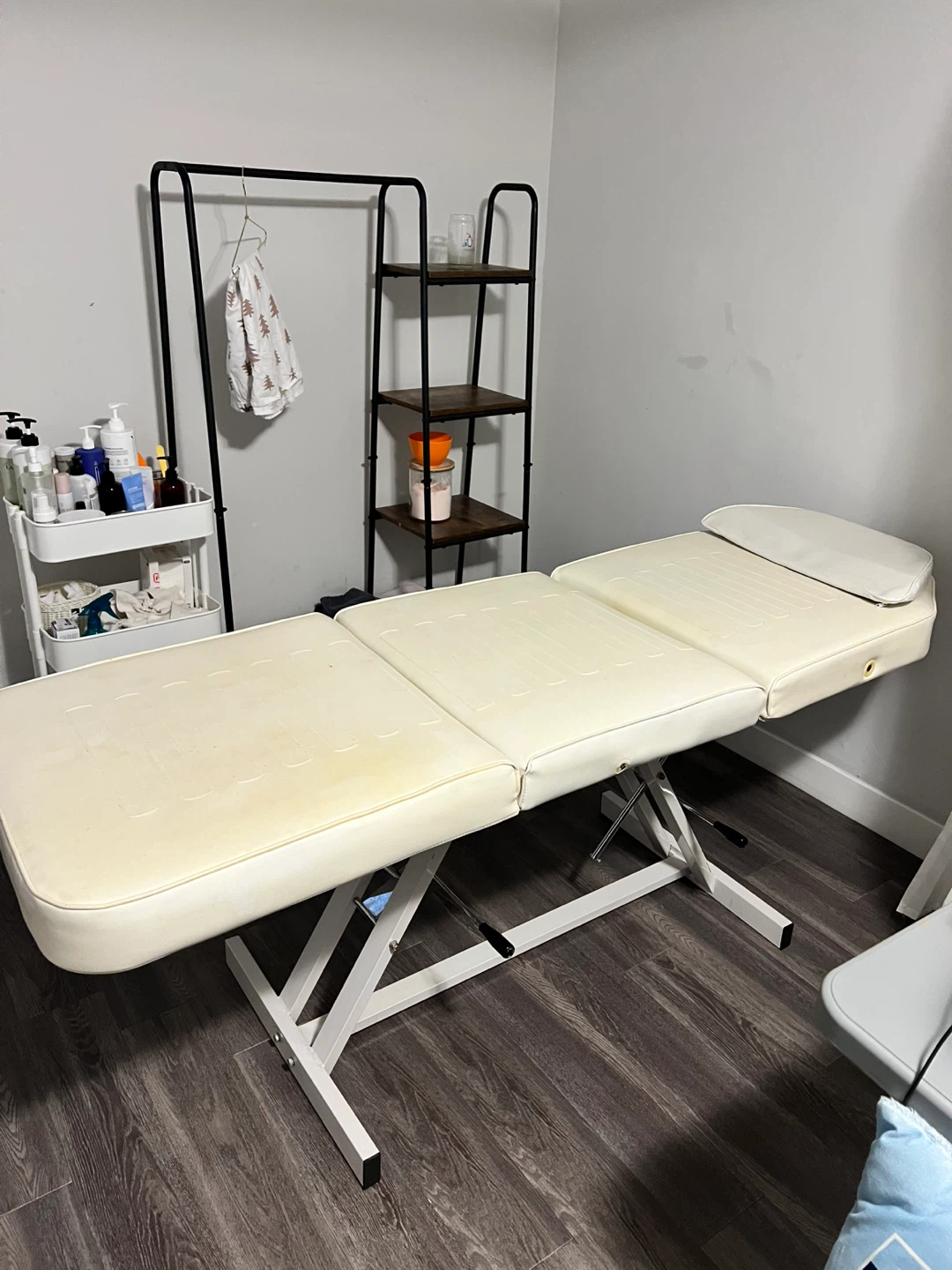 Massage Table - photo 2
