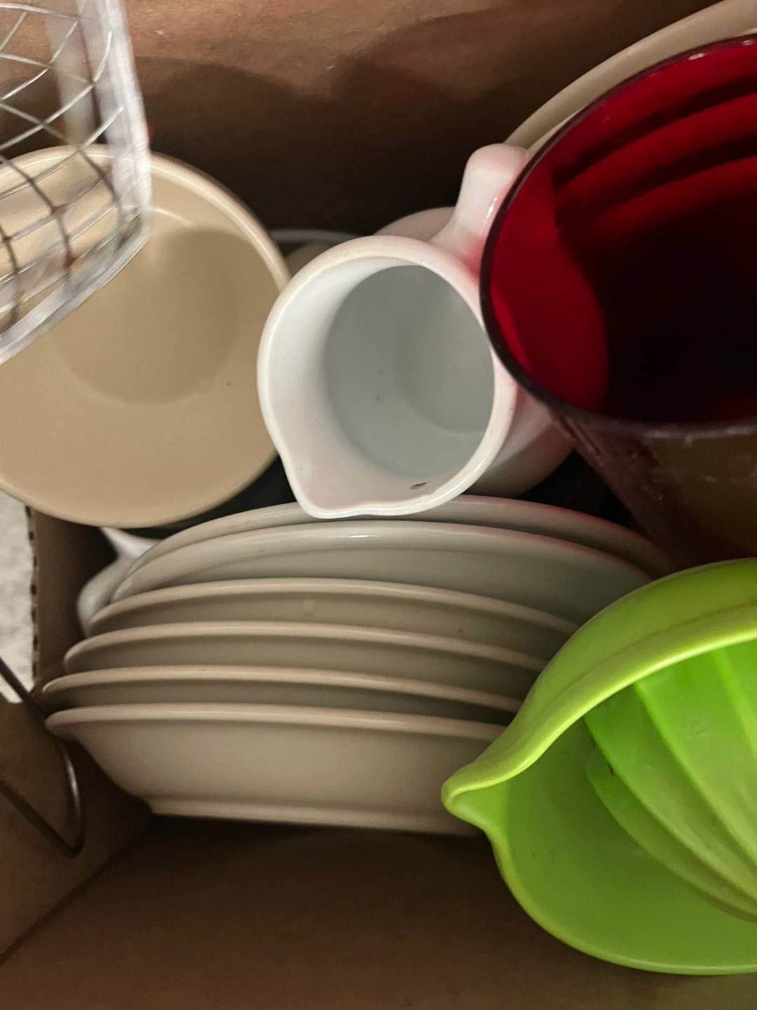 Free Kitchen cups, plates and gadget assortment - photo 4