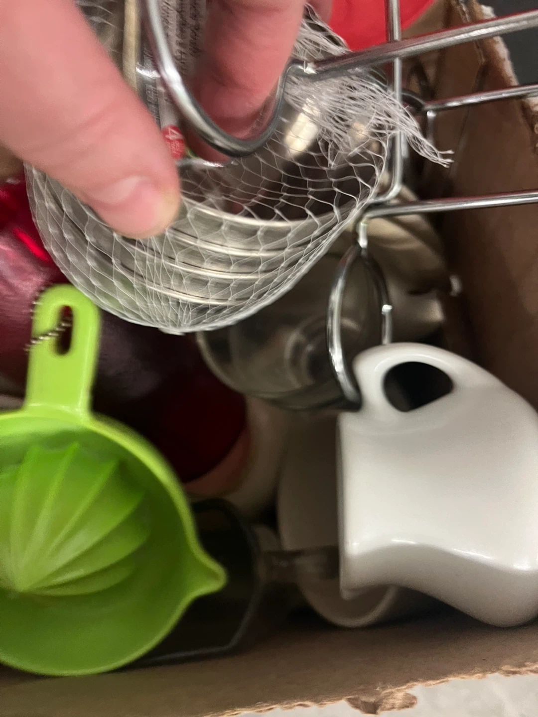 Free Kitchen cups, plates and gadget assortment - photo 3