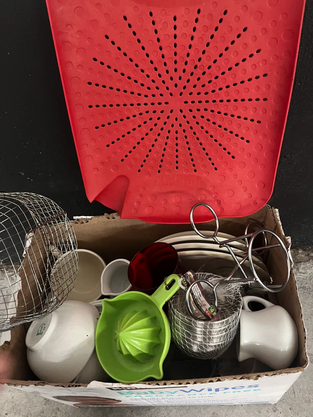 Free Kitchen cups, plates and gadget assortment