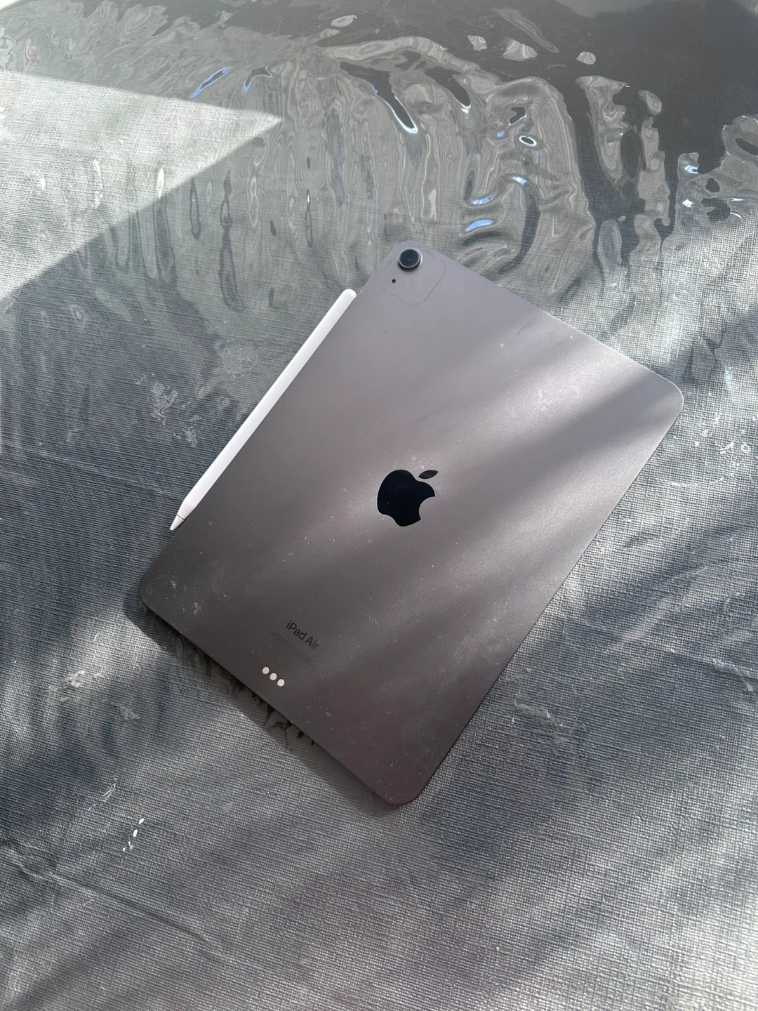 Apple iPad Air 5th Gen 64gb with pen