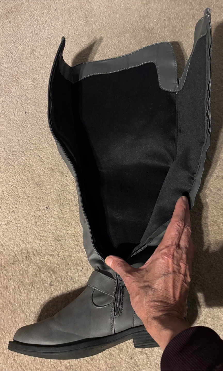 Gorgeous Knee-High Boots (size 9) - photo 5