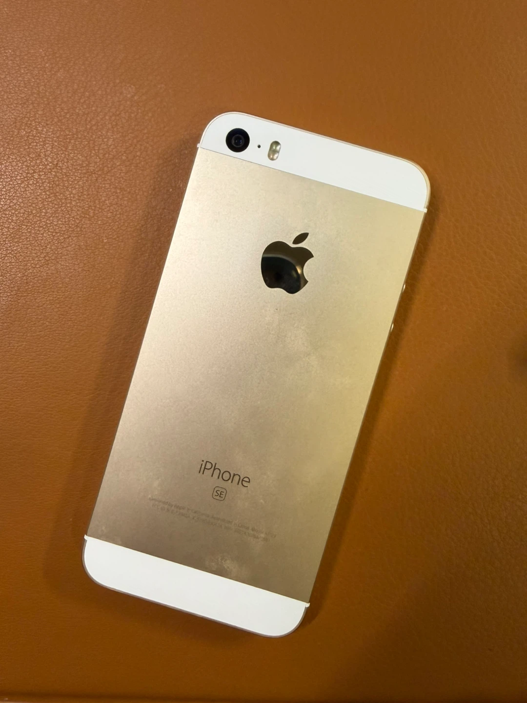 Apple iPhone SE (Gold) - photo 3