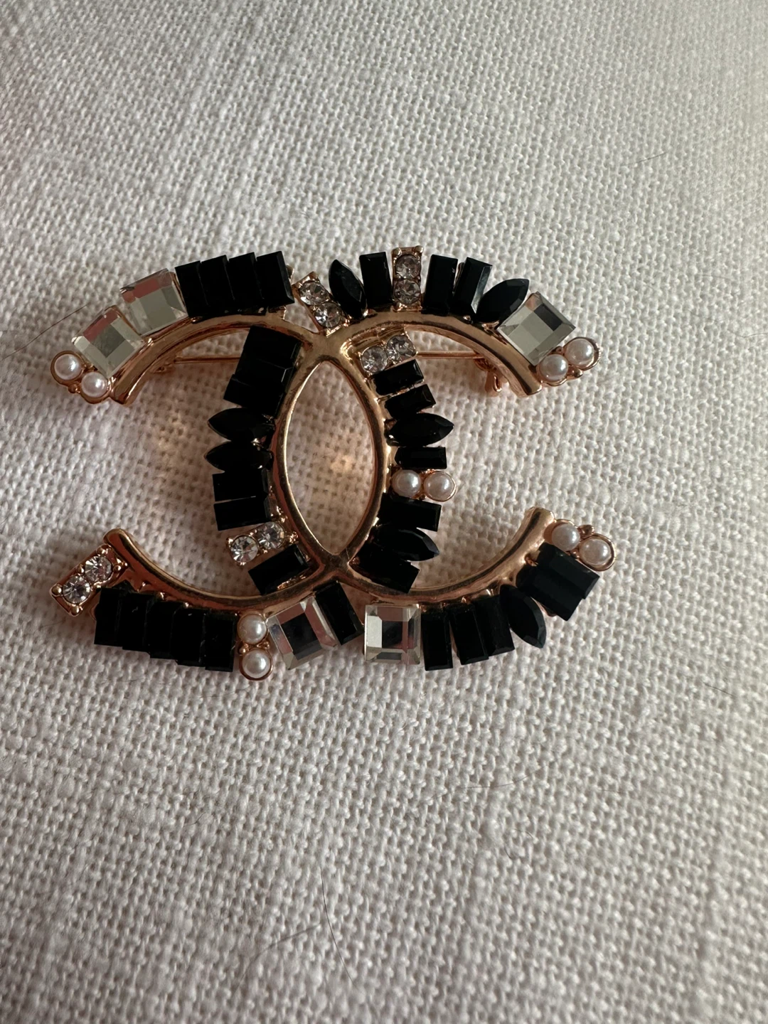CC Brooch with pearls Black and Clear Gems - photo 4