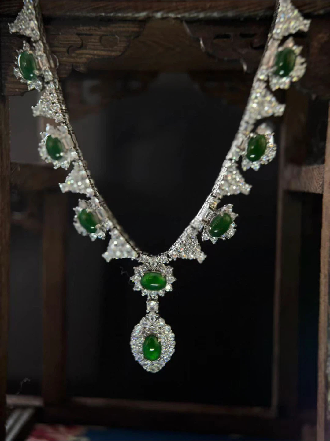dazzling Burmese Grade A jade necklace (with certificate) - photo 3