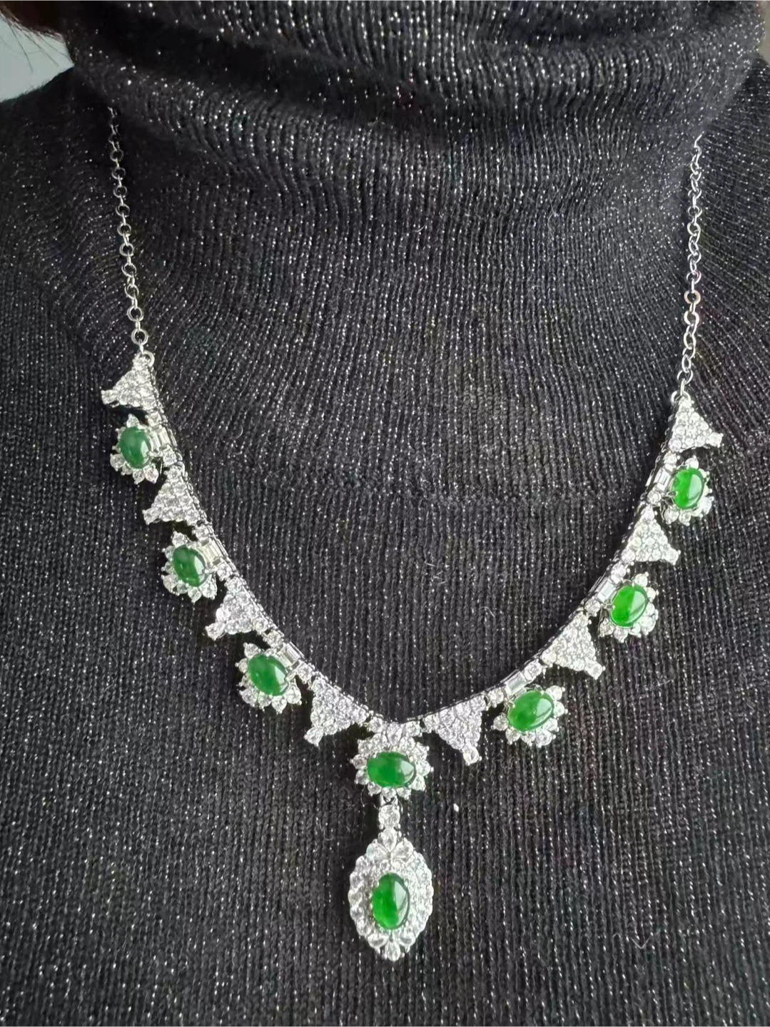 dazzling Burmese Grade A jade necklace (with certificate) - photo 2