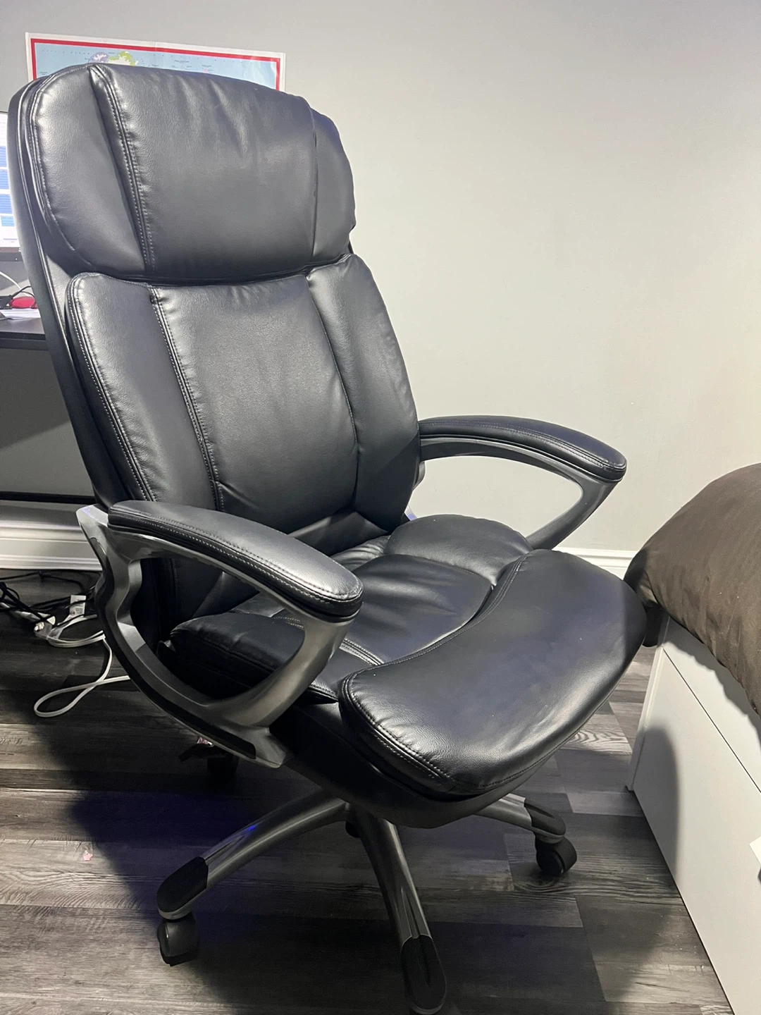 Black Faux Leather Executive Office Chair - photo 2