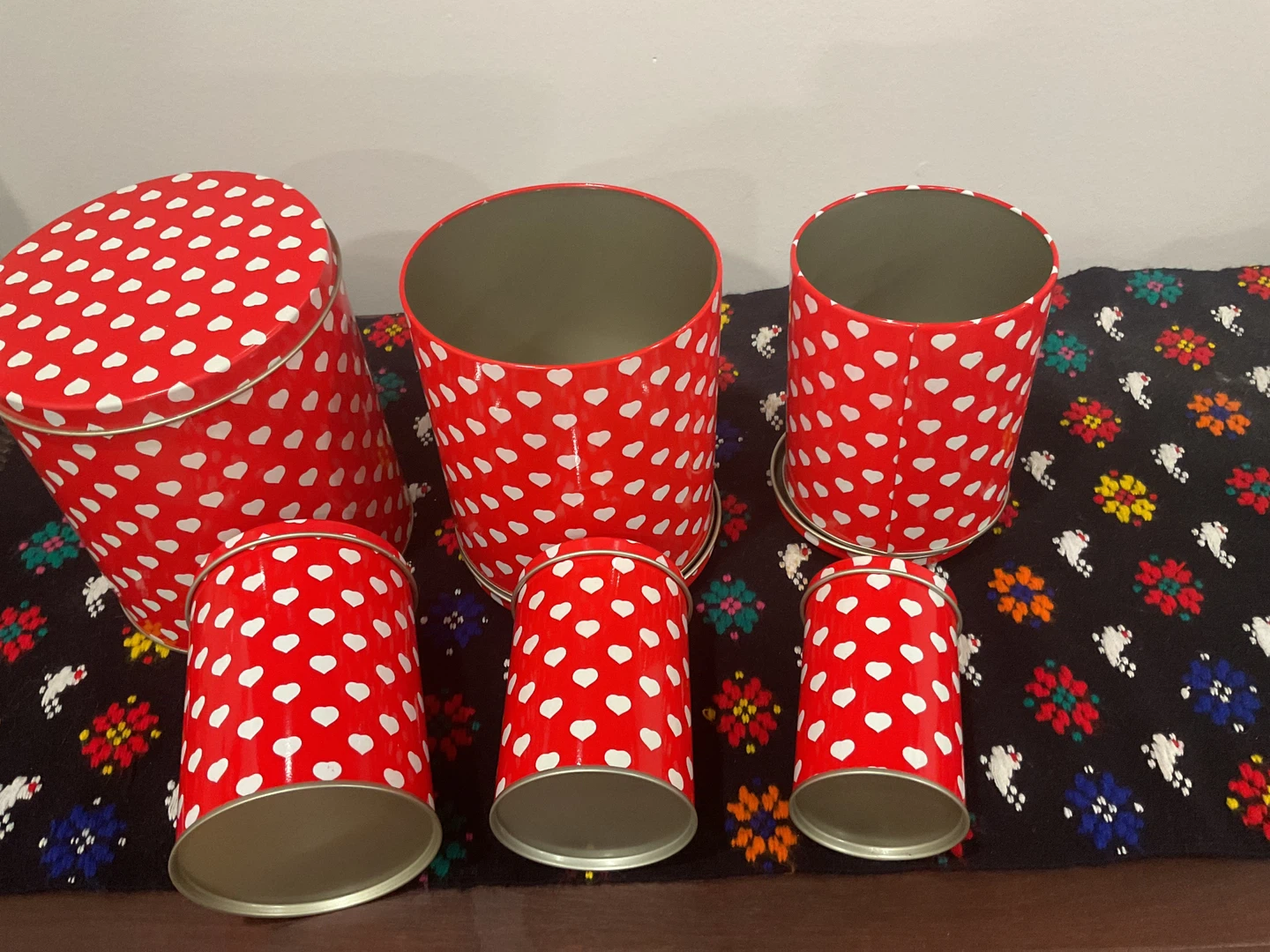 Set of 6 Red & White Heart Design Storage Tins - photo 2