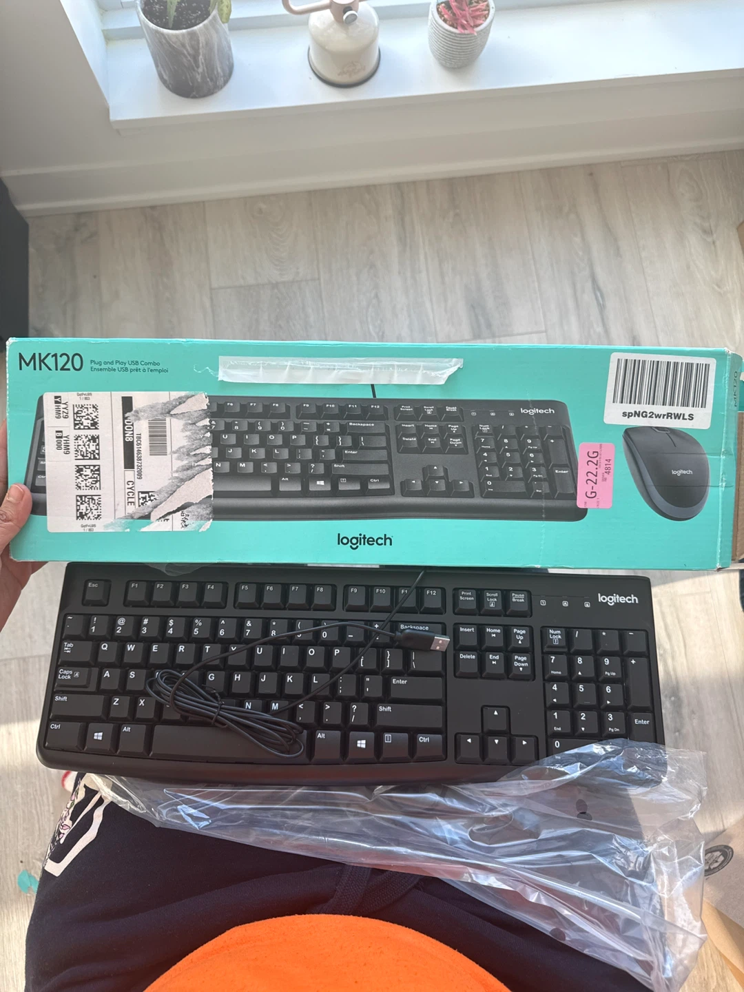 Logitech MK120 Plug and Play USB Combo  Keyboard