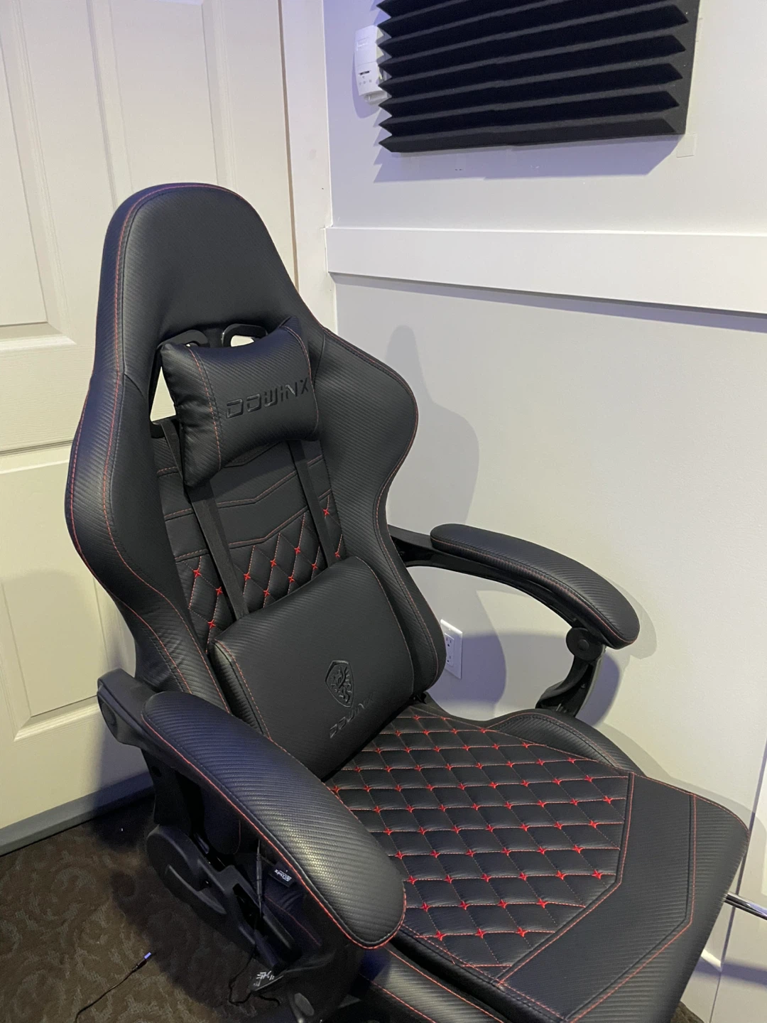 Gaming Chair with Footrest - photo 3