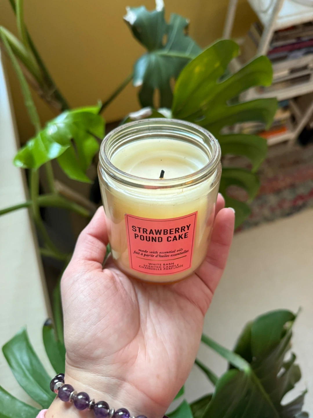 White Barn Strawberry Pound Cake Scented Candle - photo 2