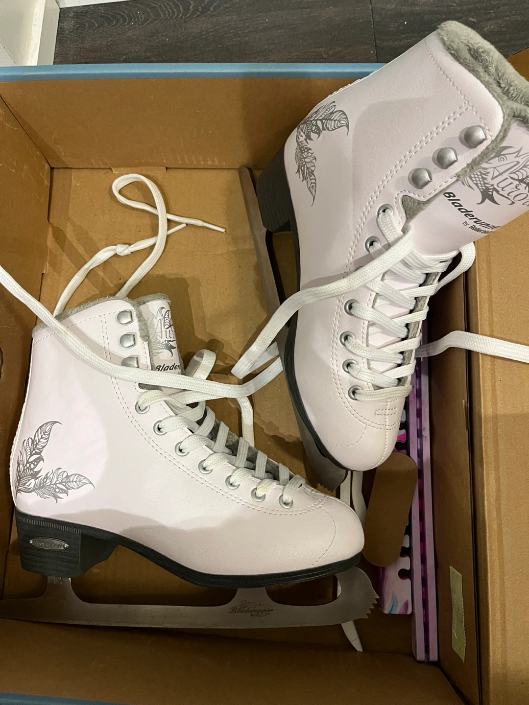 Bladerunner Women's Aurora Figure Skates - Size 7