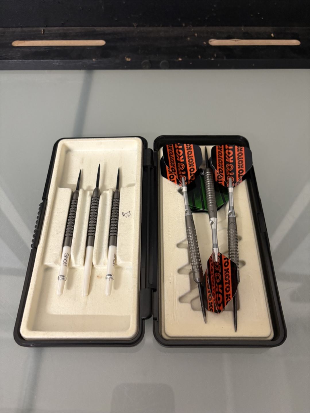 Winmau Dartboard Set with Cabinet and Darts - photo 4