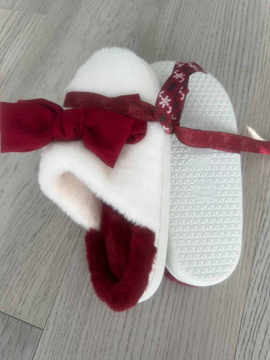 Fuzzy White Slippers with Red Trim - Size 250 (37-38)