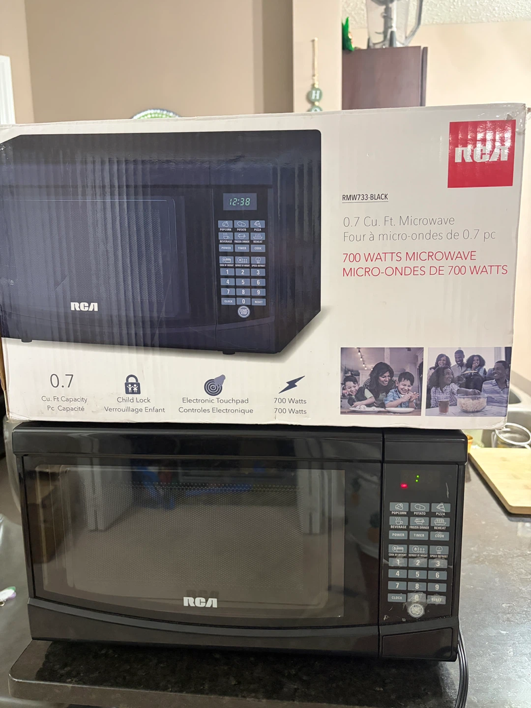 RCA 0.7 Cu. Ft. Microwave - Black