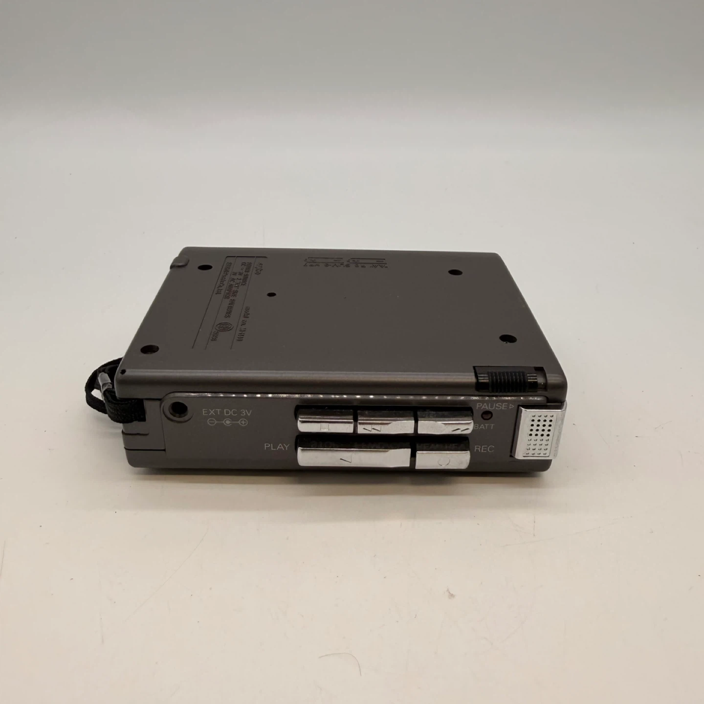 Sanyo M-1140 Voice Activated Cassette Recorder - photo 2