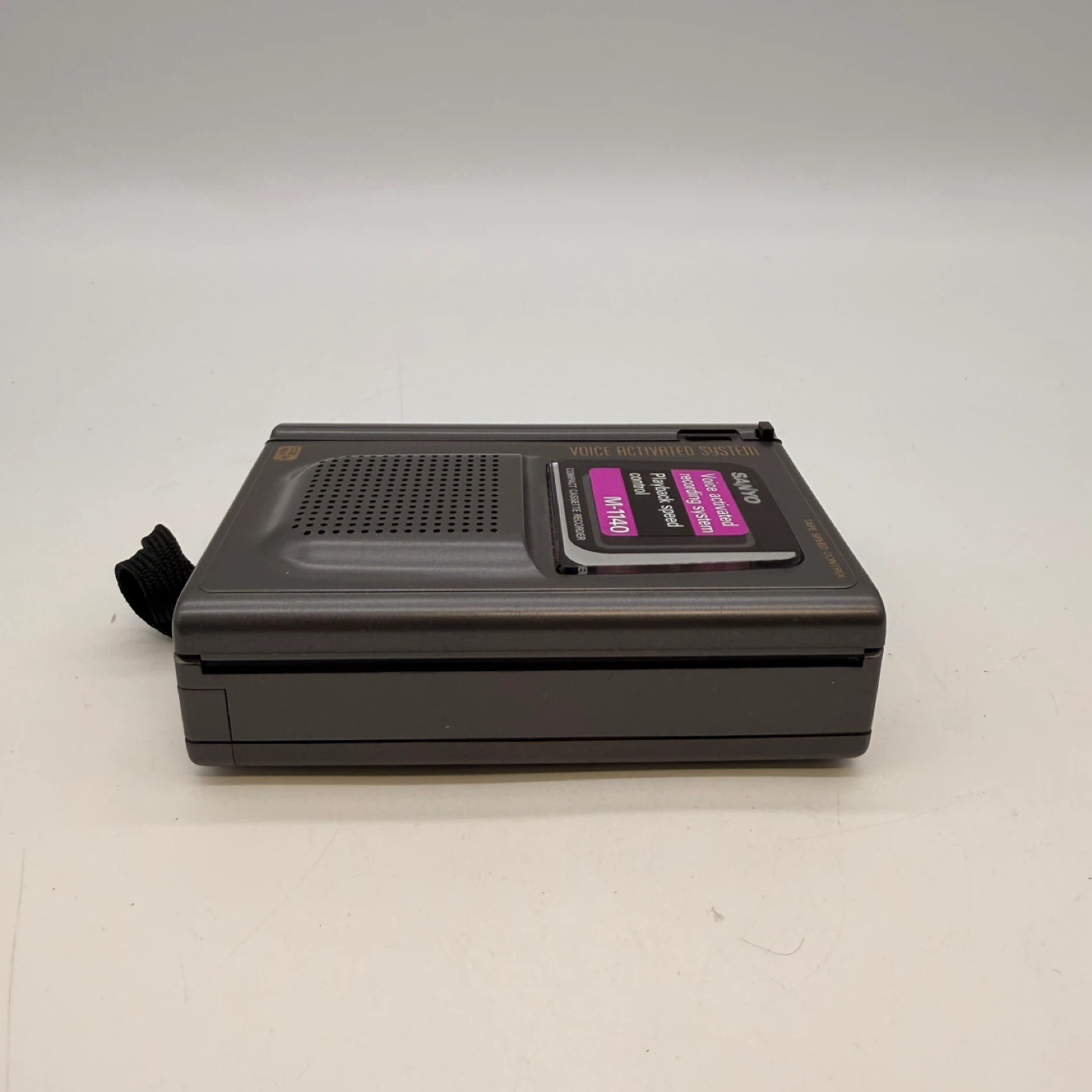 Sanyo M-1140 Voice Activated Cassette Recorder - photo 4