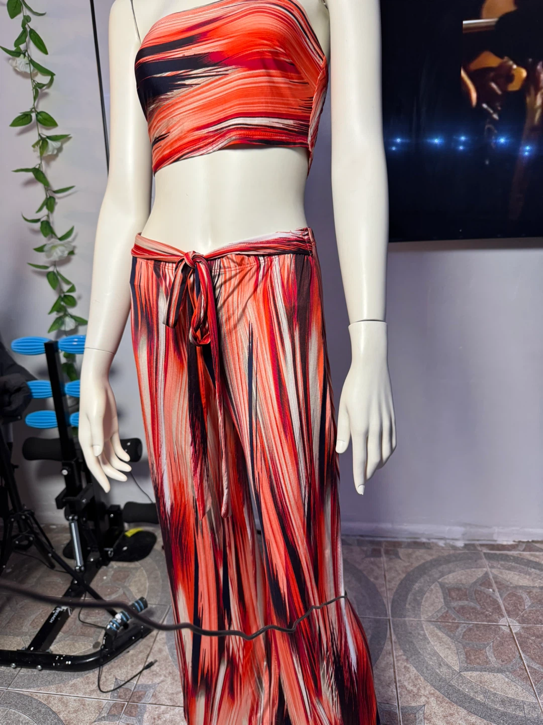 Day G Women's Printed Crop Top and Wide Leg Pants Set - photo 4