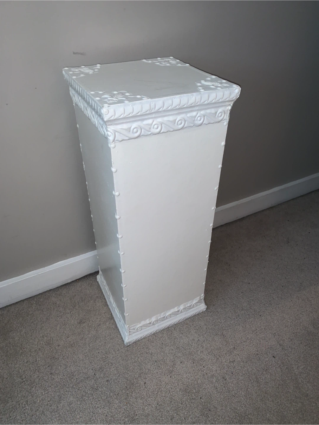 White Decorative Pedestal Stand