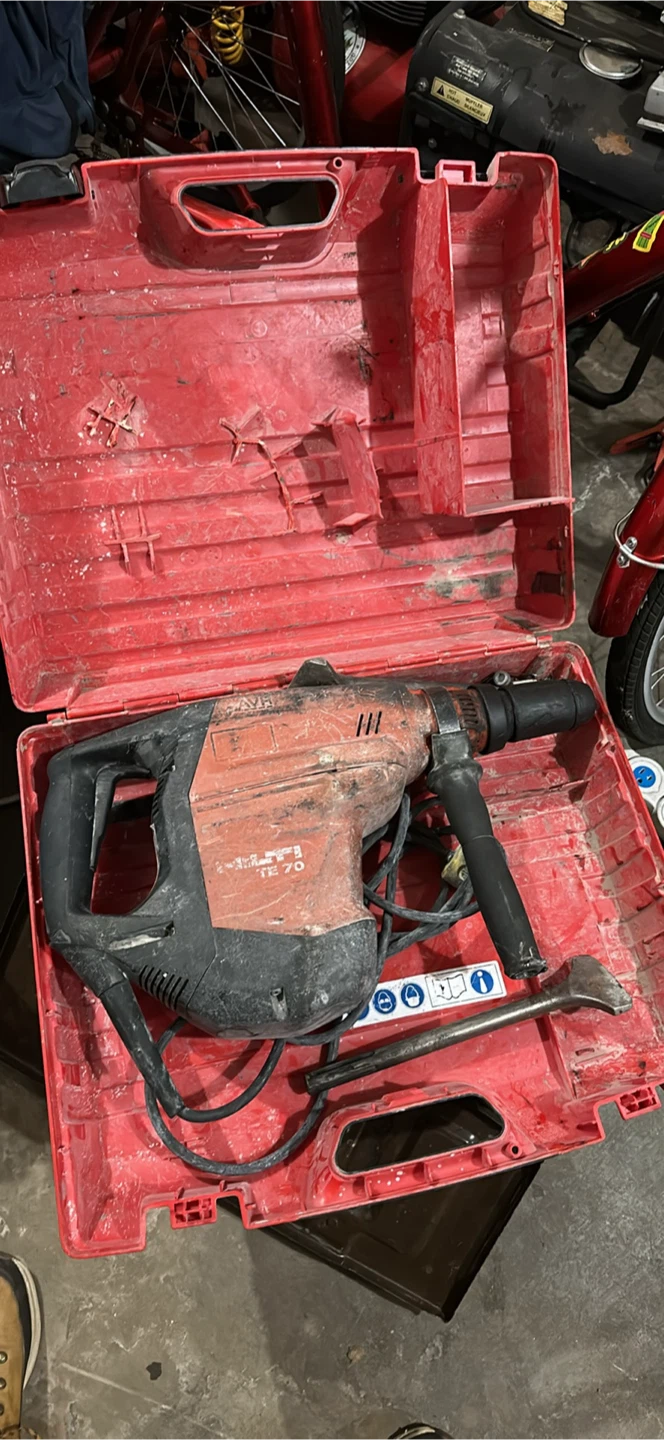 Hilti TE 70 Demolition Hammer