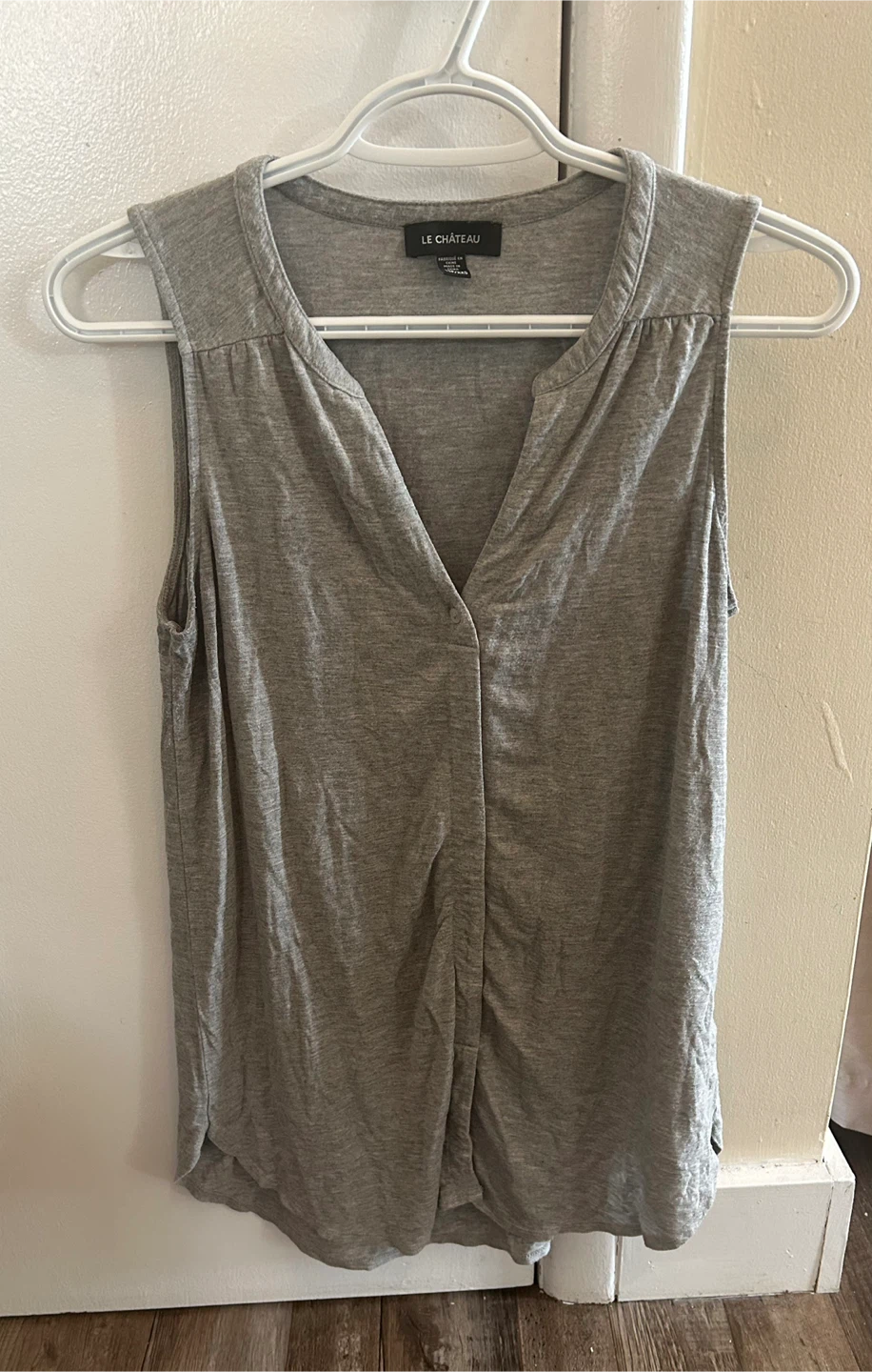 LE CHÂTEAU Grey Sleeveless V-Neck Top