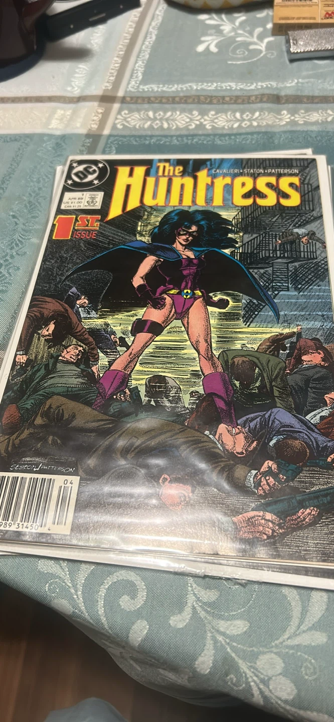 DC Comics The Huntress Comic Books - photo 2