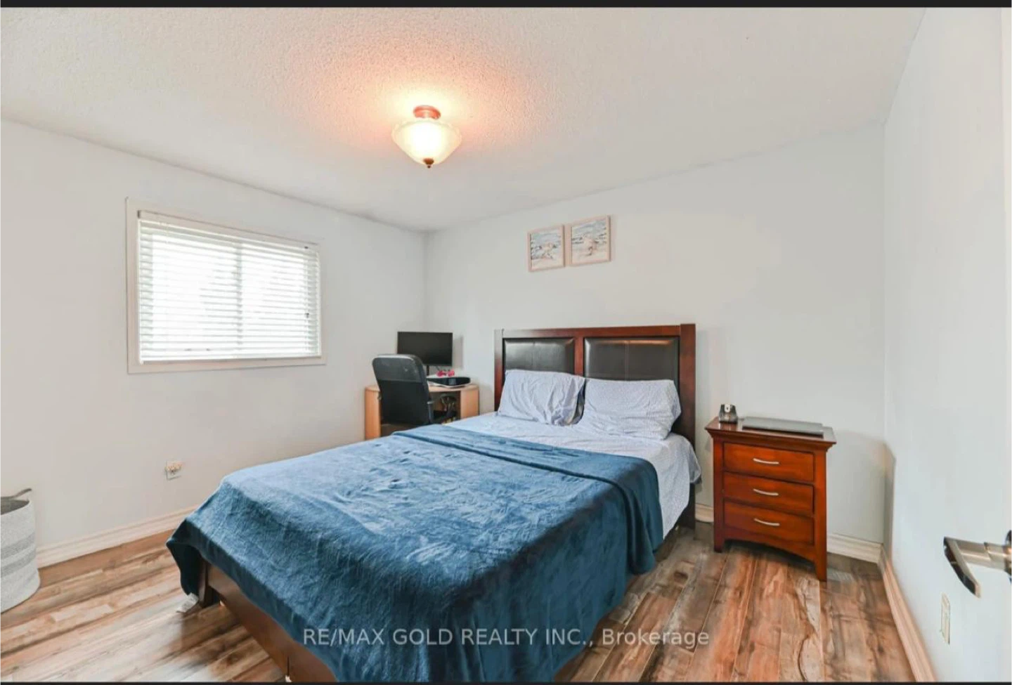 Upstairs private room for rent - photo 3