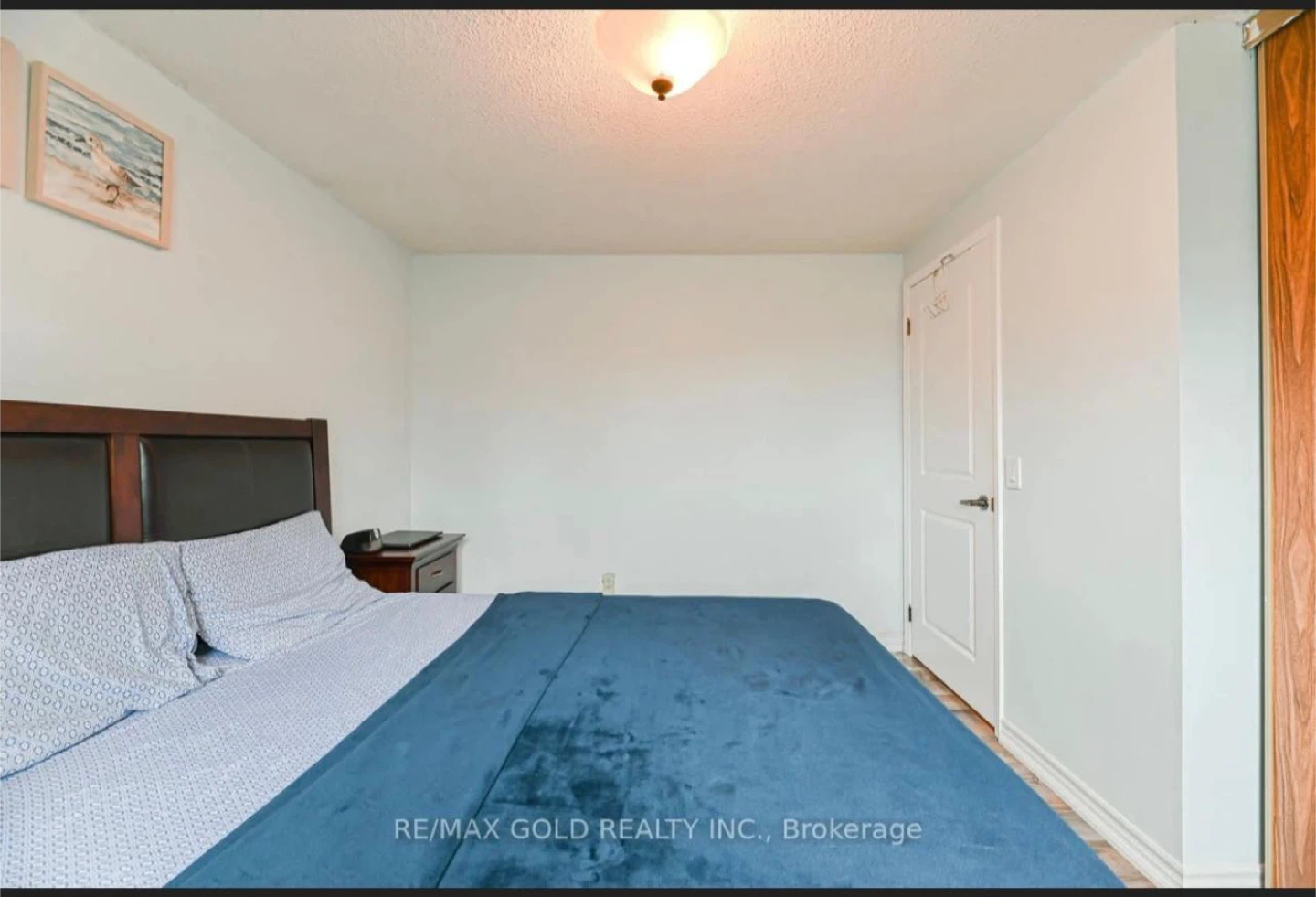 Upstairs private room for rent