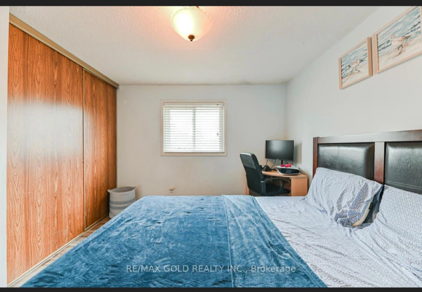 Upstairs private room for rent - photo 2