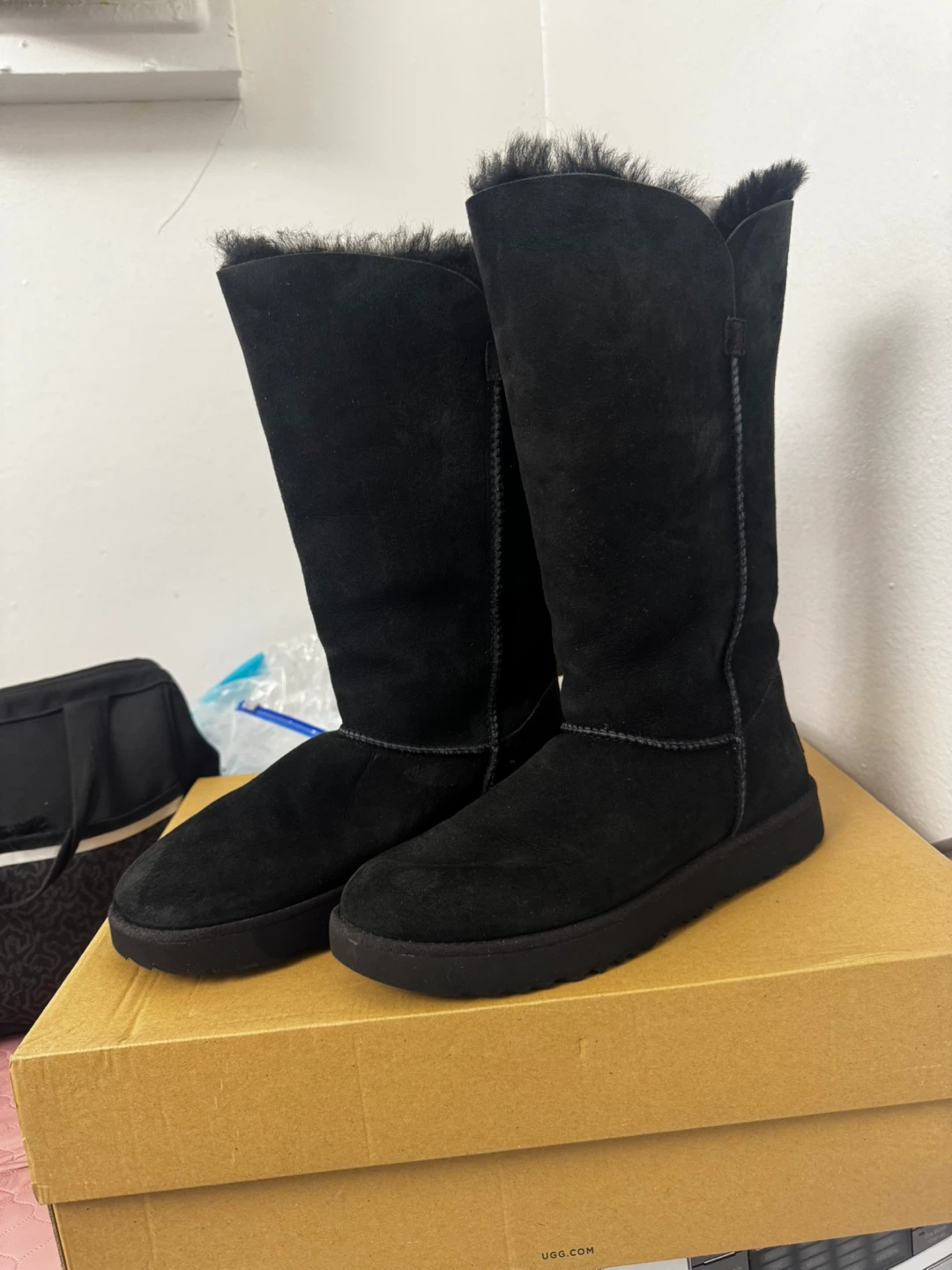 UGG W Classic Cuff Boots - Black - Size 9