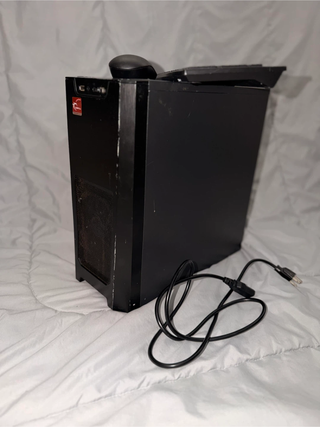 Black G.Skill Computer Tower with Keyboard and Mouse - photo 2