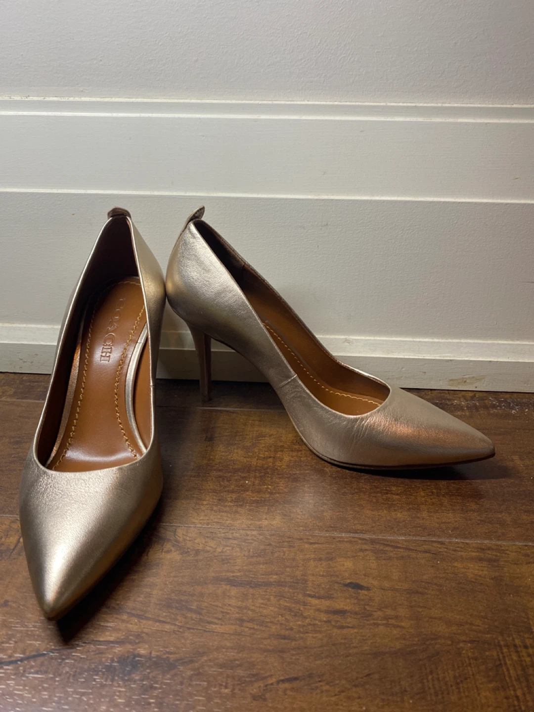 Coach Women's Gold Pointed Toe Heels Size 7.5 - photo 2