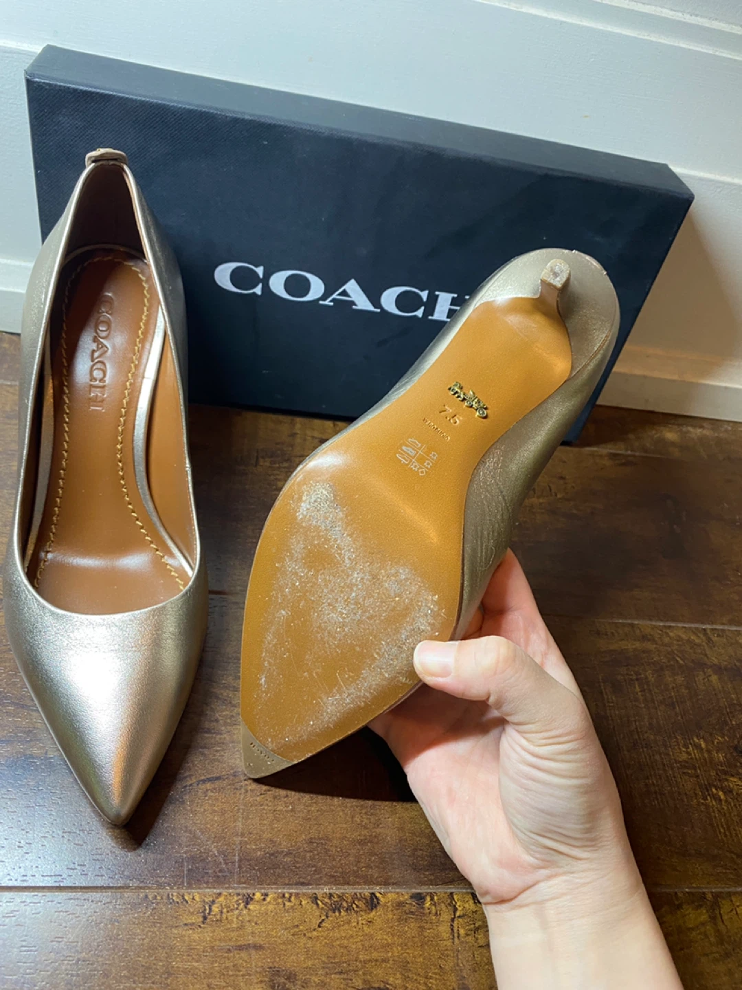 Coach Women's Gold Pointed Toe Heels Size 7.5 - photo 5