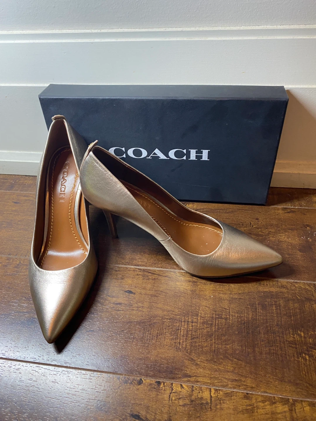 Coach Women's Gold Pointed Toe Heels Size 7.5