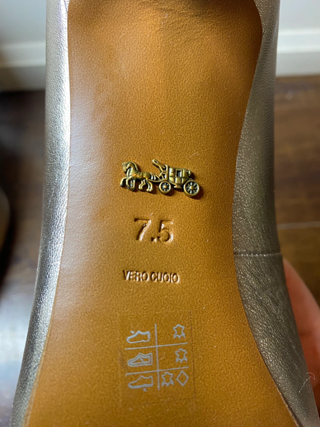 Coach Women's Gold Pointed Toe Heels Size 7.5 - photo 4