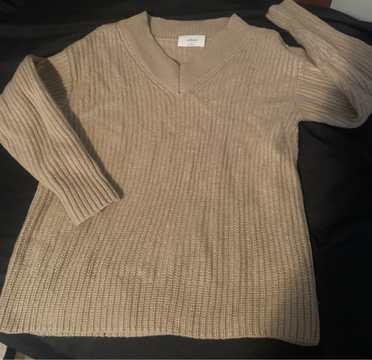 Wilfred V-Neck Ribbed Knit Merino Wool Sweater - Tan