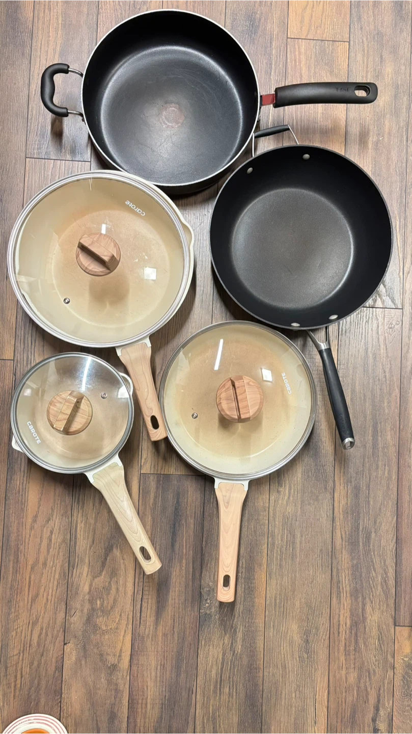 Carote Pots and Pans Set with Lids