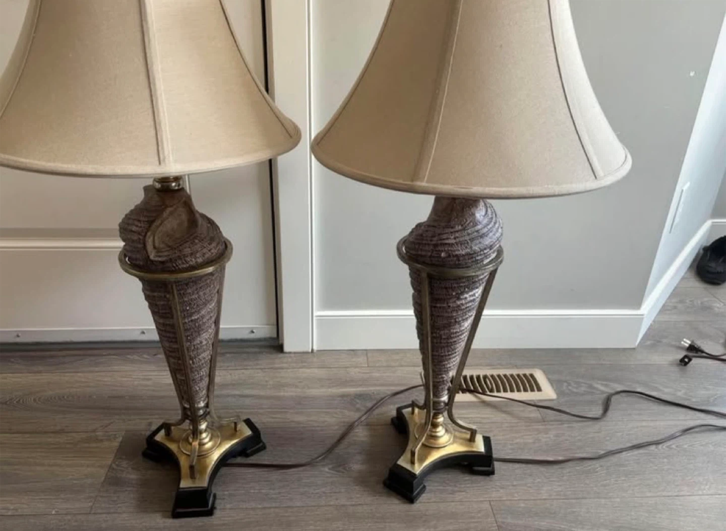 Pair of Decorative Table Lamps - photo 4