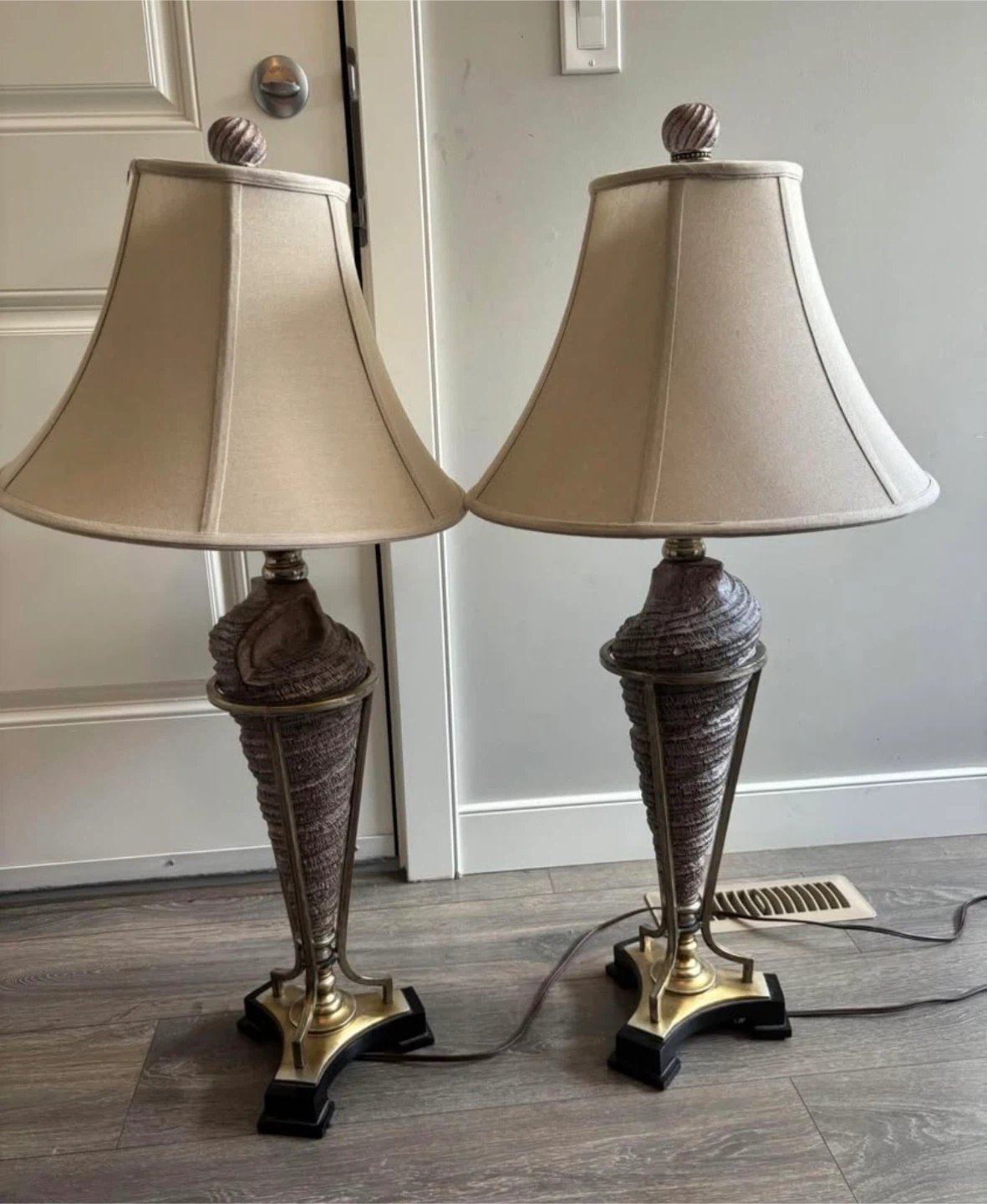 Pair of Decorative Table Lamps - photo 2