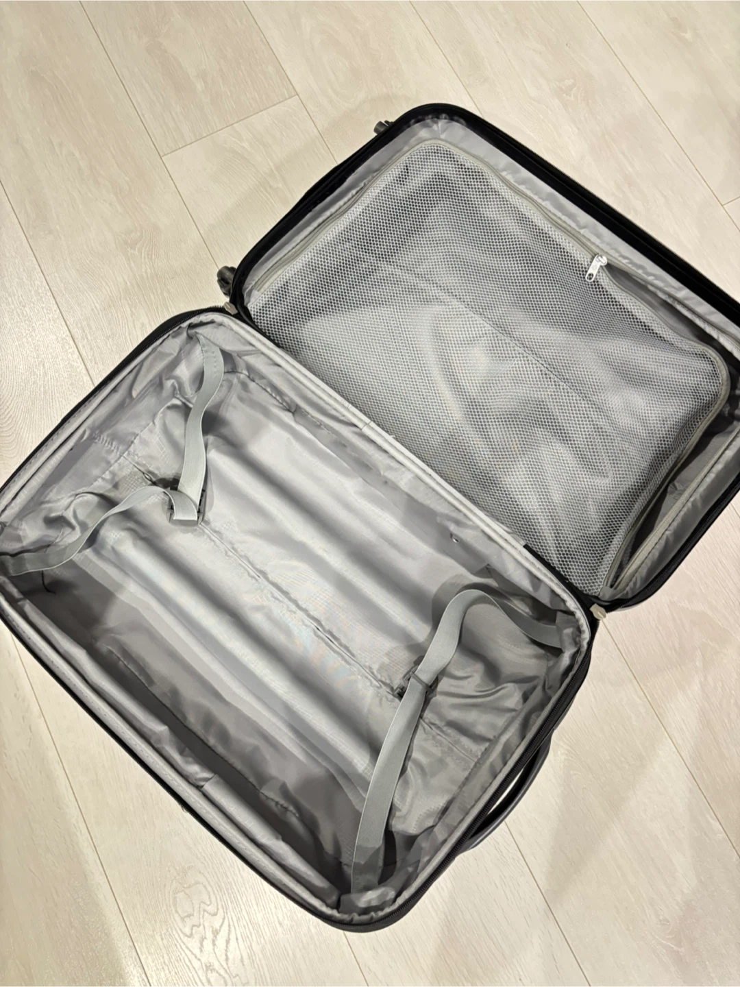 Free Samsonite Carry-on Suitcase - photo 3