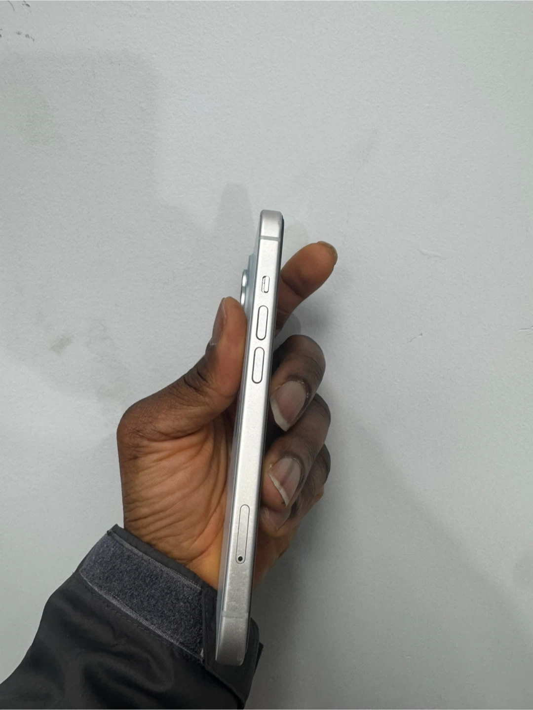 iPhone 15 - photo 3